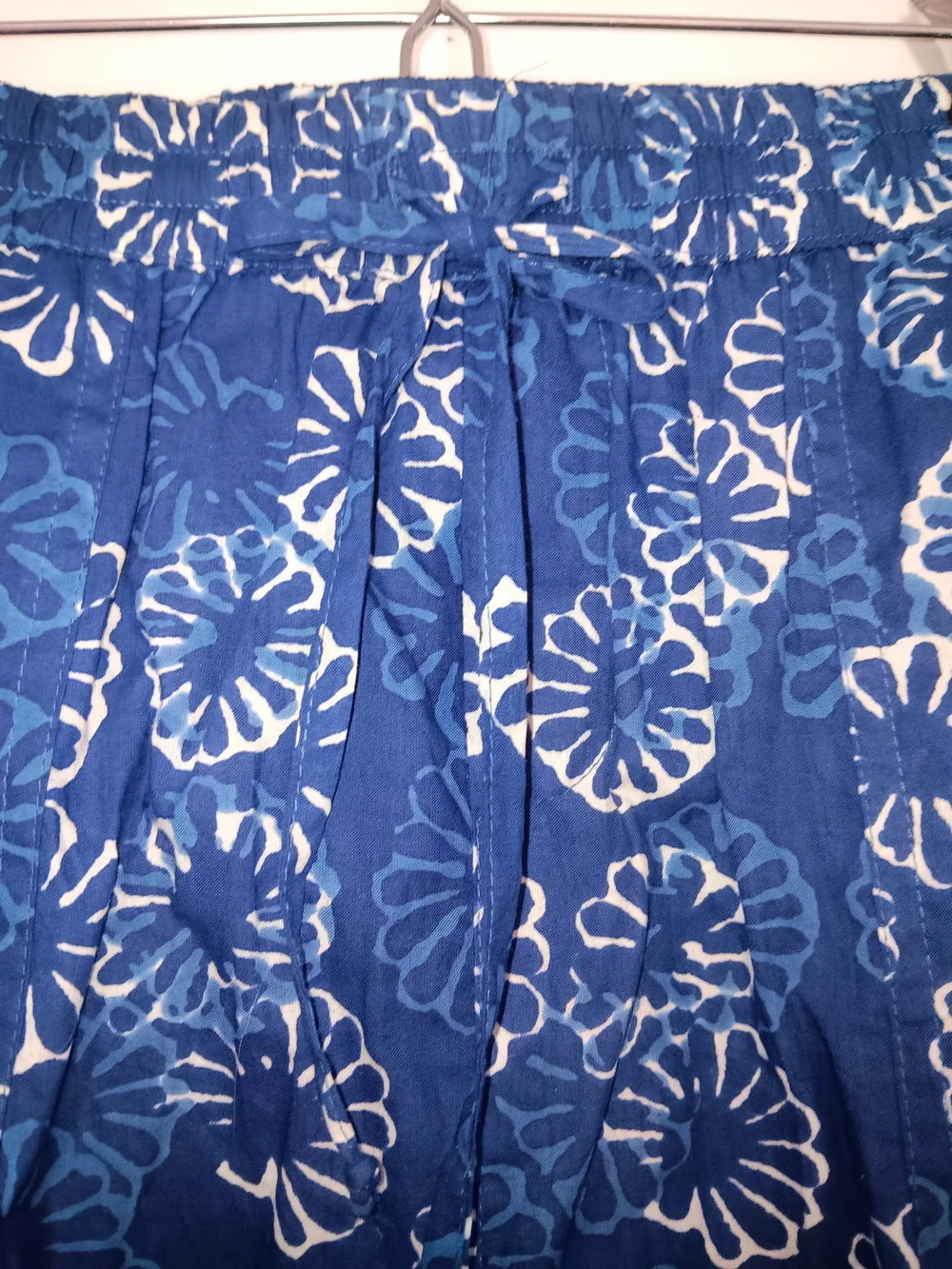 All Jazzed Up Women's Blue & White Floral Batik Print Mini Skirt With Pockets S
